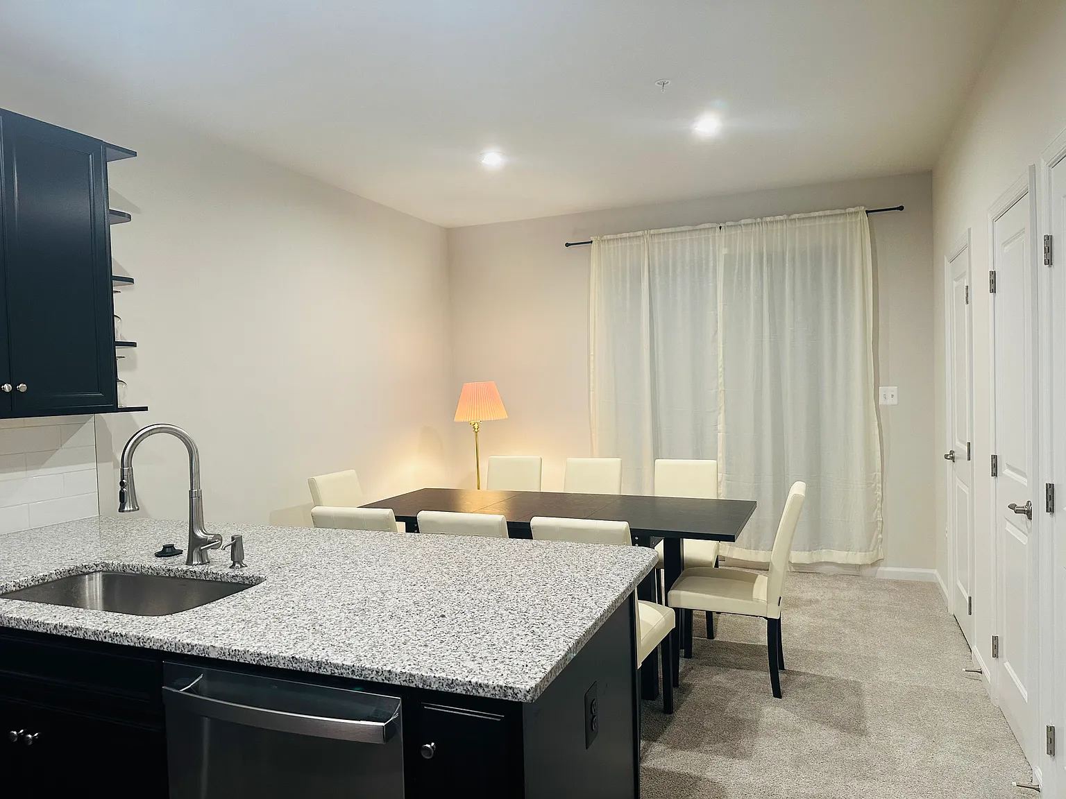 3 bed, 3.5 bath, 1920 sqft, $5,000 — Photo 3