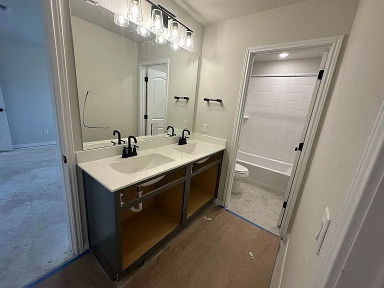 Bathroom 3 (attached to bedroom 3 and door to hallway)