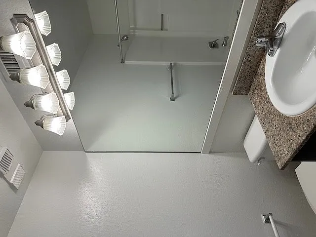 Augusta Court Apartments — Photo 42
