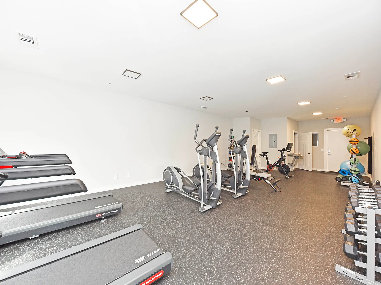 Ellis Germantown — Photo 3
