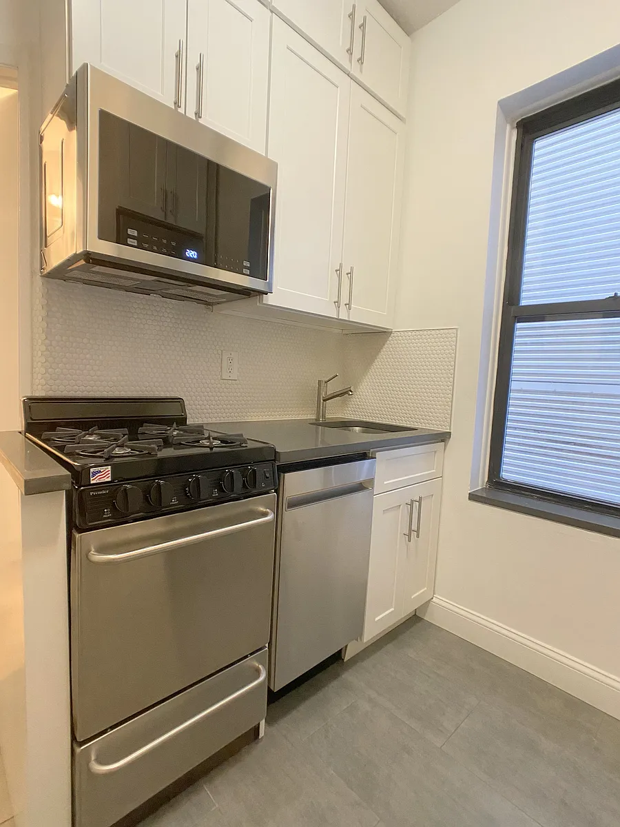 Building Photo - 338 E 92nd St #10