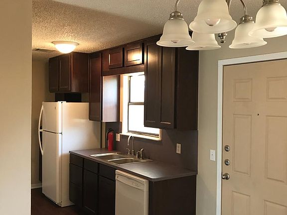 3rd image of 3701 Robinhood Dr APT 6A