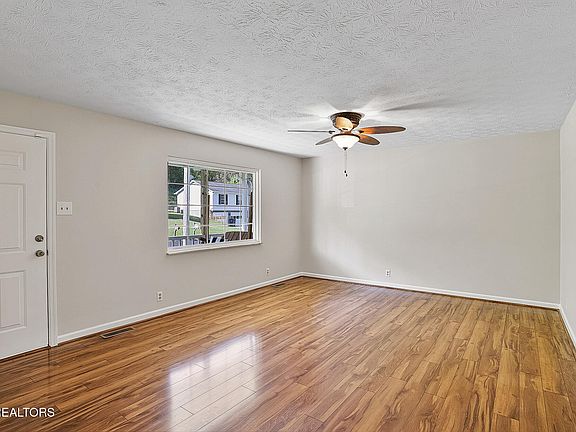 2nd image of 5733 Acapulco Ave