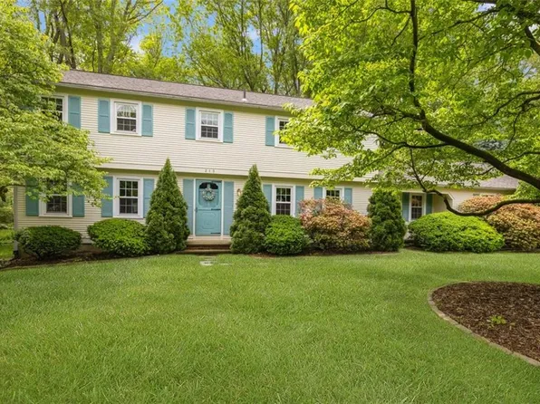 215 Stone Ridge Dr, East Greenwich, RI 02818