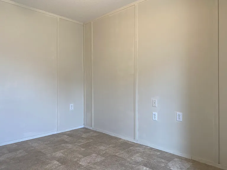 17020 Meridian Blvd — Photo 23