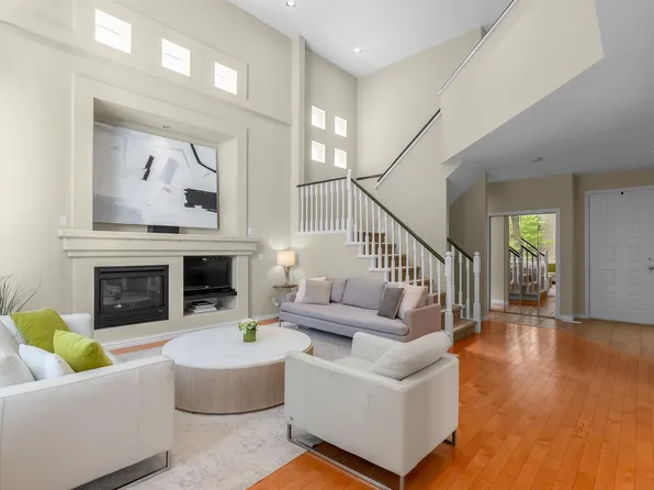 3303 Chartwell Grn, Coquitlam, BC V3E 3N1