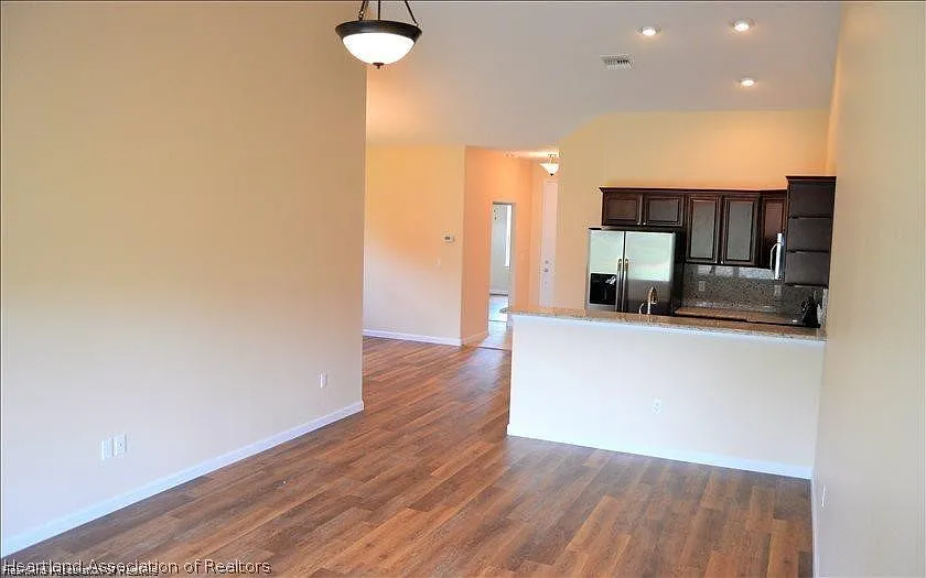 2 bed, 2.0 bath, 5259 sqft, $1,700 — Photo 3
