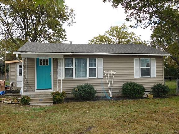 4th image of 723 N Elm