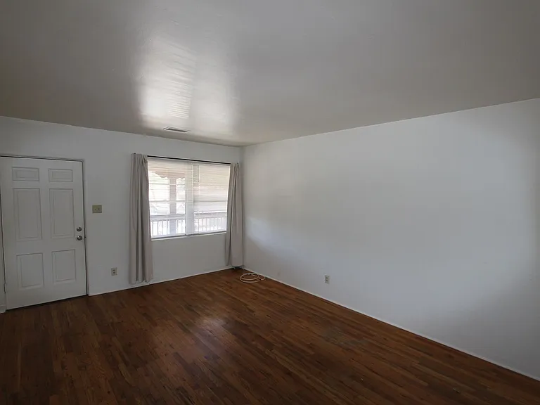 324 N San Francisco St — Photo 19