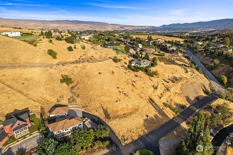 4th image of 3825 Sunridge Ln