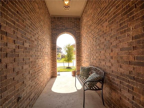 4th image of 5820 Pescia St