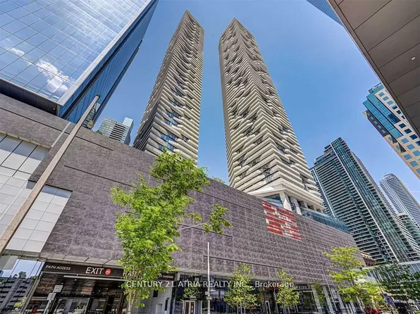 100 Harbour St, Toronto, ON