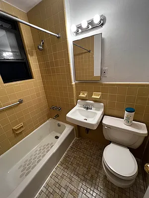 Rented by Salon Realty Corp | media 5