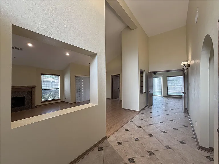 13103 Waldemere Dr — Photo 2
