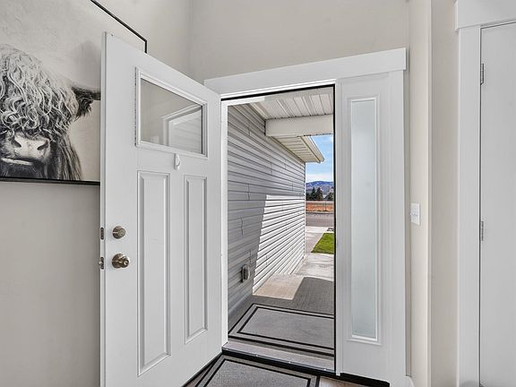 2nd image of 902 Alpine Ave