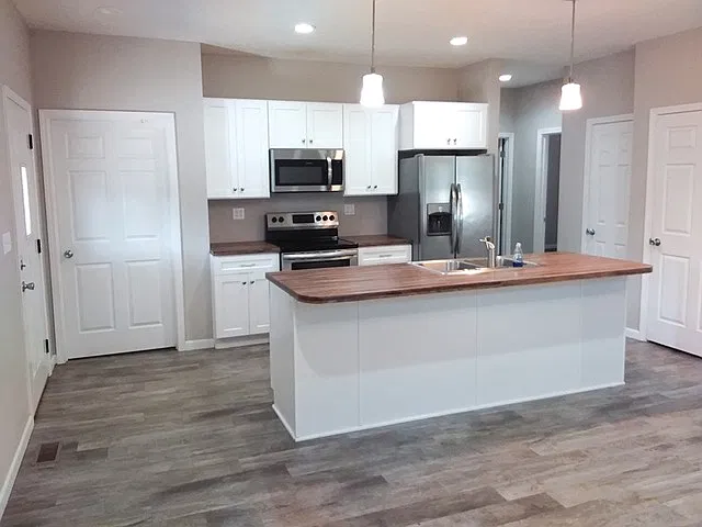 3 bed, 1100 sqft, $1,550 — Photo 2
