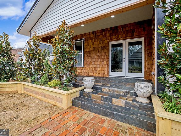 4th image of 68 Spring St