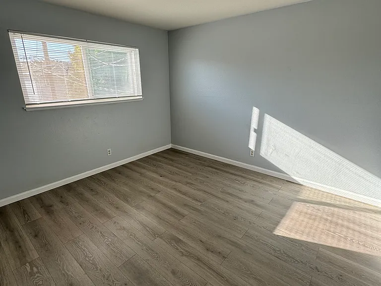 1077 Topaz Ave #17 — Photo 12