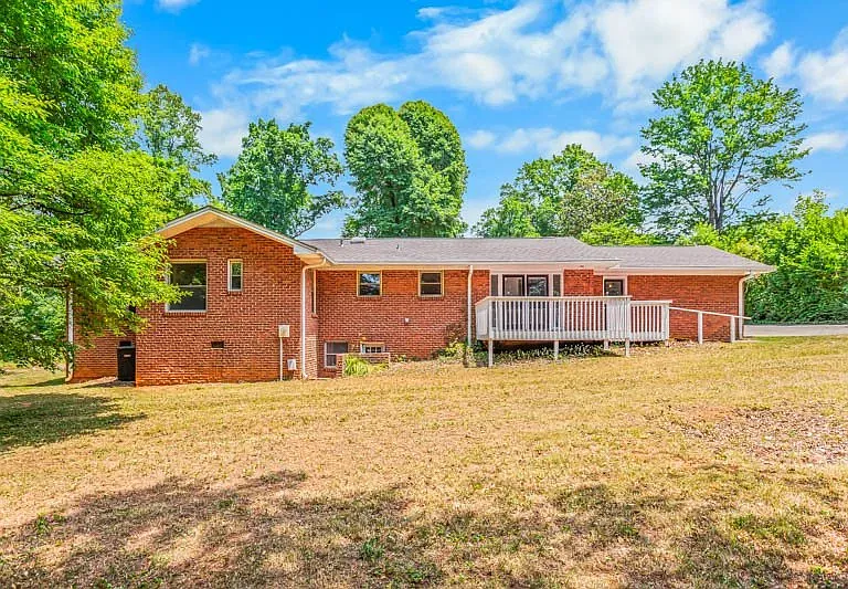 1226 Twin Oak Dr — Photo 4