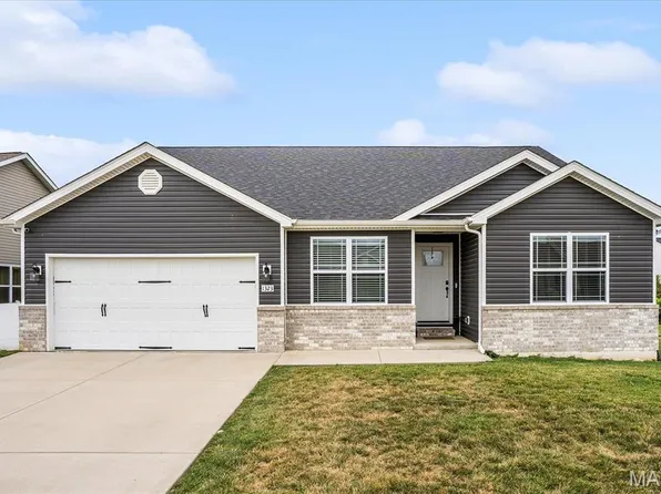 1323 Orchard Lakes Cir, Belleville, IL 62220