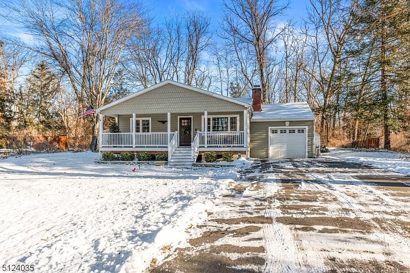 1st image of 922 Walnut Dr