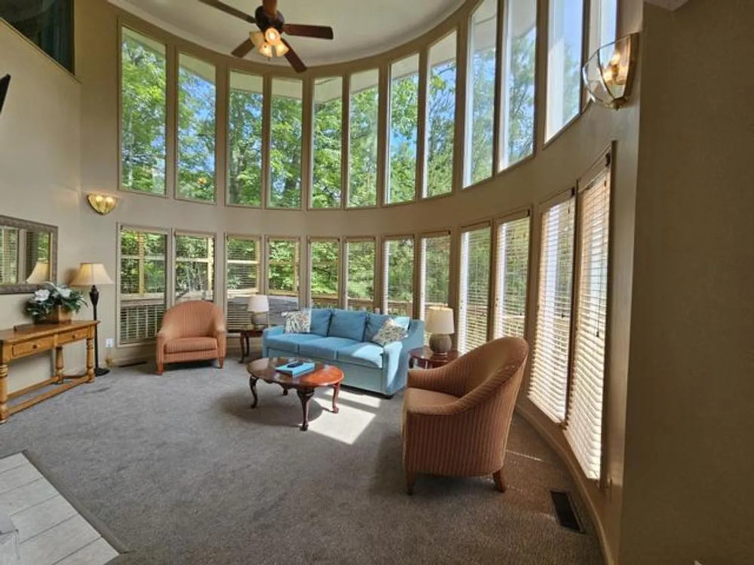 3 bed, 3.0 bath, 1700 sqft, $6,392 — Photo 2