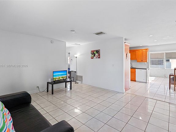 5th image of 6802 NW 58th Ct