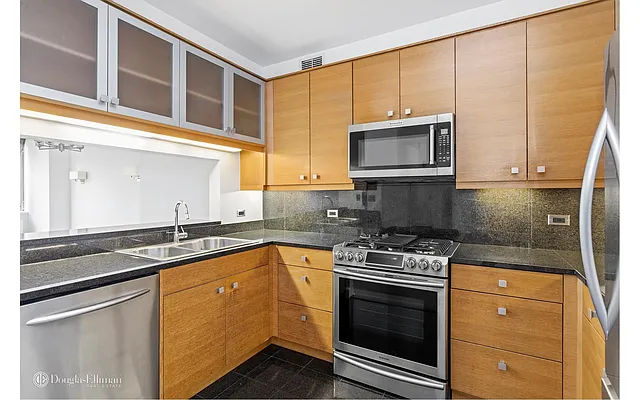 Rented by Douglas Elliman | media 3