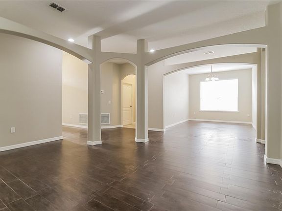4th image of 2114 THE OAKS BOULEVARD