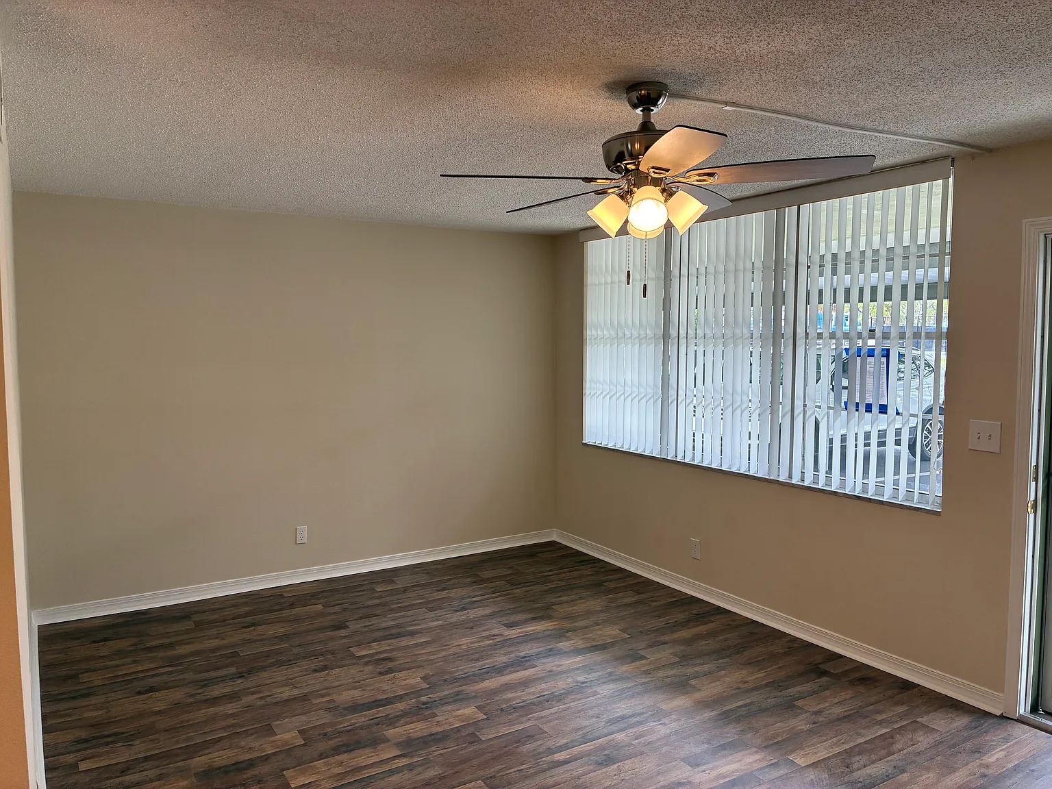 Completely Remodeled 1/1 Condo @ Winston Park — Photo 3