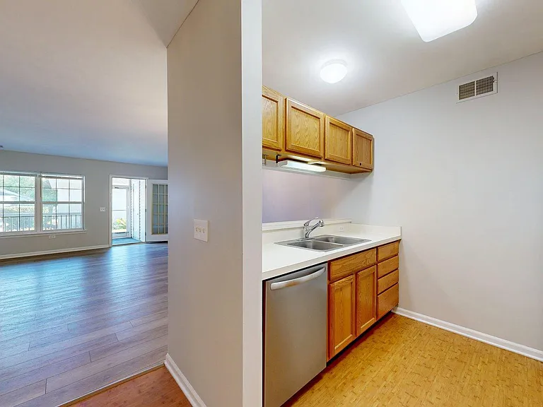 2767 S Knightsbridge Cir — Photo 3