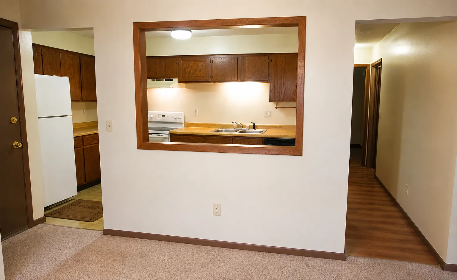 3 bed, 1050 sqft, $1,349 — Photo 3
