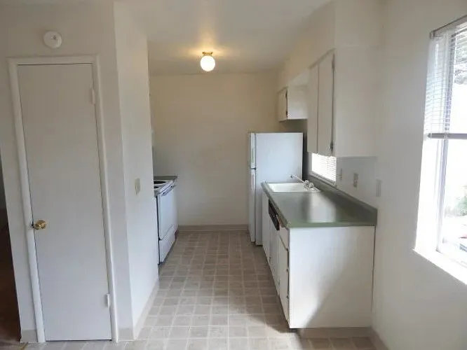 Franklin Manor Apartments — Photo 9