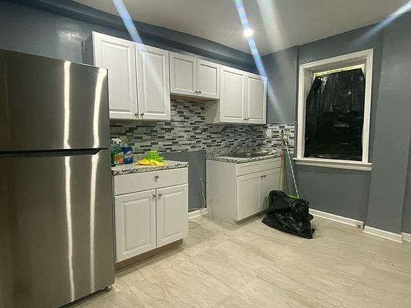 4th image of 3914 Wallace St