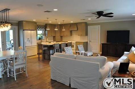 2nd image of 5525 Shirley Dr