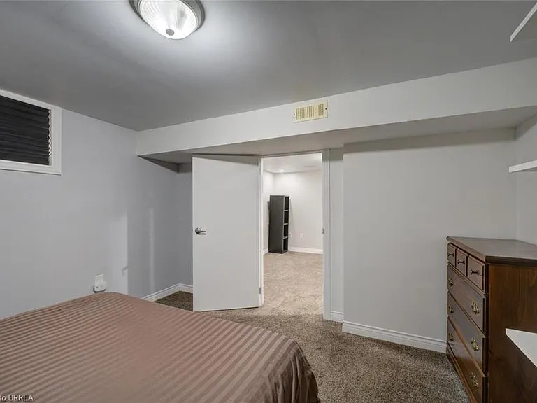 56 Avondale St — Photo 33