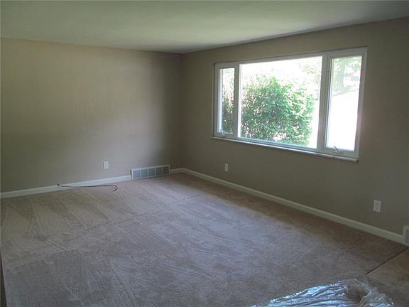 2nd image of 430 Saratoga Dr