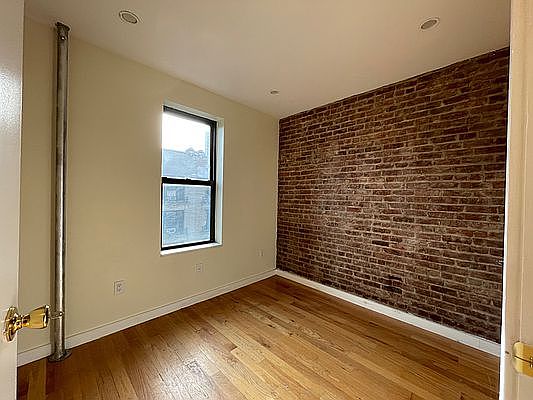 2nd image of 517 W 180th St #250