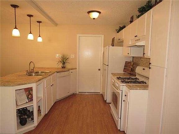 5th image of 1812 Bradmore Dr