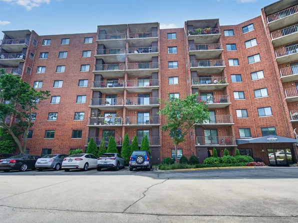 1 Bloomingdale Pl APT 207, Bloomingdale, IL 60108