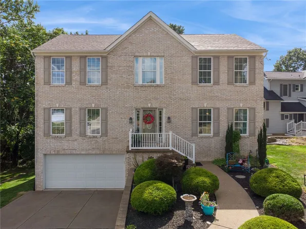 1425 Carnahan Rd, Pittsburgh, PA 15220