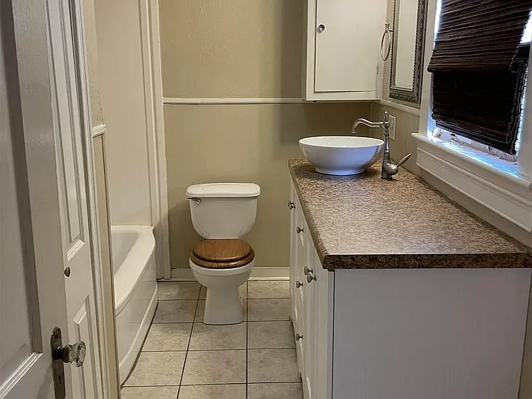 411 Lovers Lane Dr — Photo 5