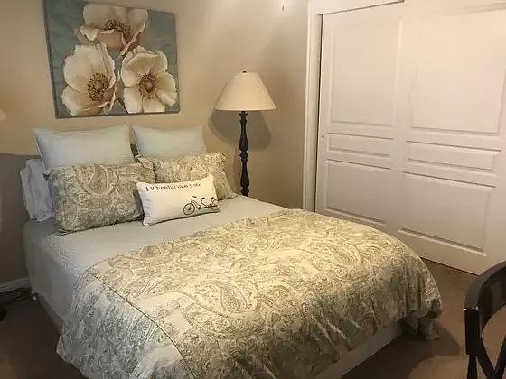 413 E Clubview Ln — Photo 9
