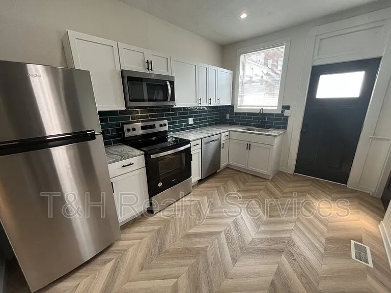 1146 Olive St — Photo 10