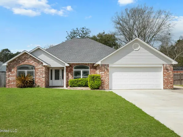 6317 Luckey Ln, Ocean Springs, MS 39564