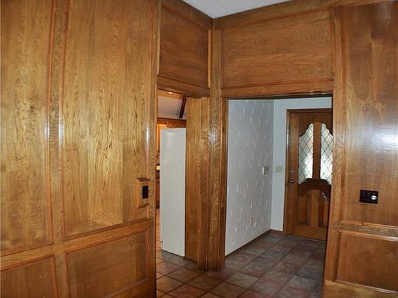 4th image of 408 Green Brook Dr