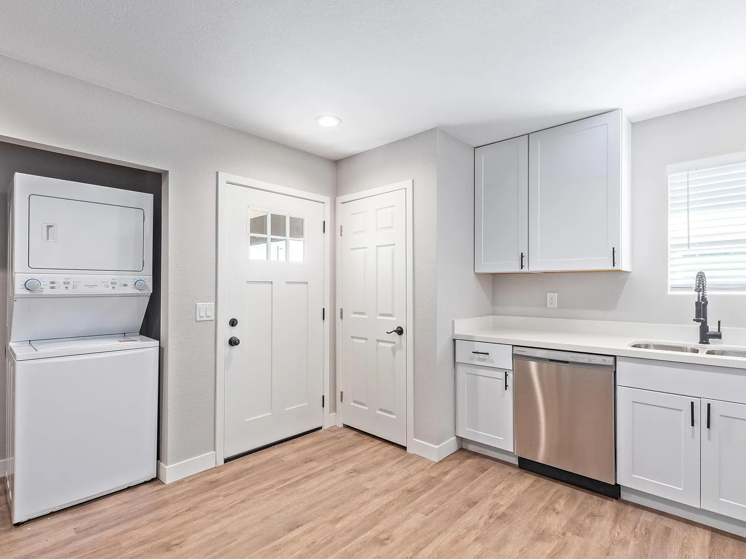 2 bed, 860 sqft, $1,310 — Photo 4