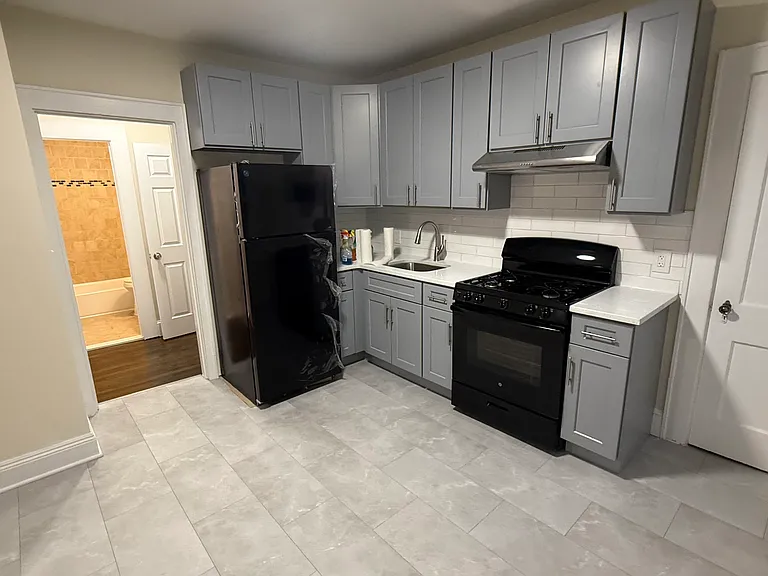 40 Tremont Ave — Photo 3