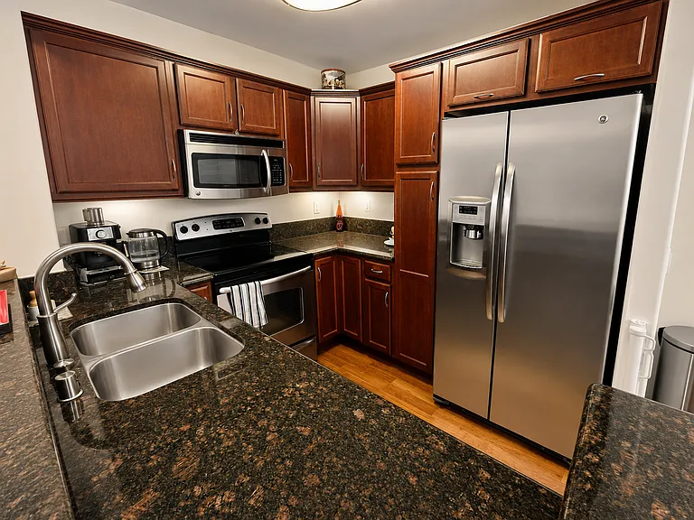 5252 Balboa Arms Dr #170 — Photo 4