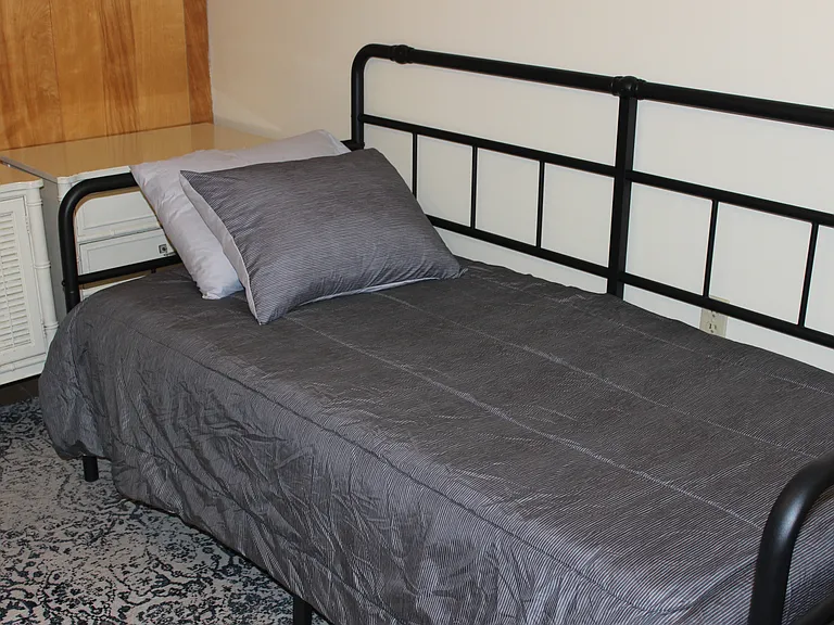 Twin bed adjacent to master bedroom